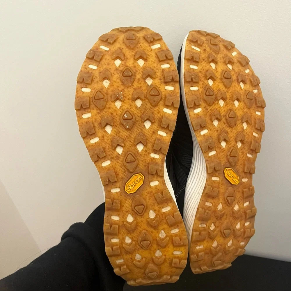 Men’s Merrell 10.5 Vibram Black and White Slip-On Sneakers - Picture 4 of 5